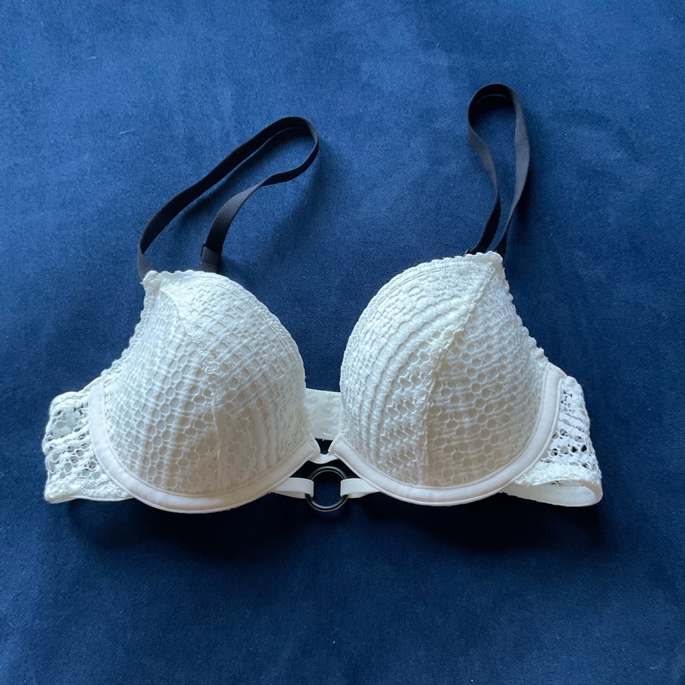 NWOT livy white lace crochet bra‎ with black straps